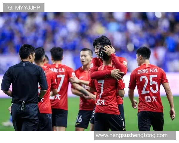 恒大与上港激战正酣谁能在这场巅峰对决中笑到最后