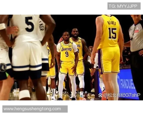 斯队与阿德莱德的激烈对决引发球迷热议与期待