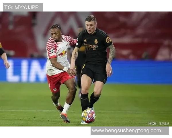 克罗斯的足球传奇之路：从青训到世界顶级中场的蜕变与荣耀