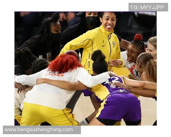 印第安纳狂热与火花的激烈对决展现女篮风采与竞争魅力