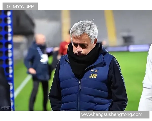 穆里尼奥怒斥欧足联争议点球致罗马被淘汰引发热议 穆里尼奥怒斥欧足联争议点球致罗马被淘汰引发热议