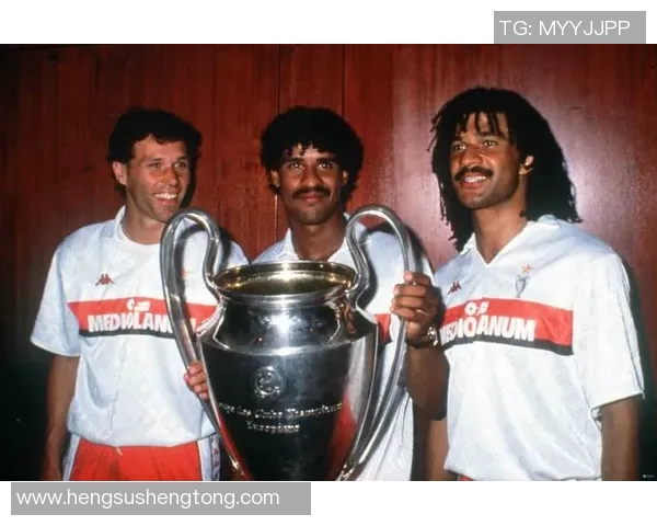 范佩西与范巴斯滕的传奇对决谁才是荷兰足球的真正传奇巨星 范佩西与范巴斯滕的传奇对决谁才是荷兰足球的真正传奇巨星