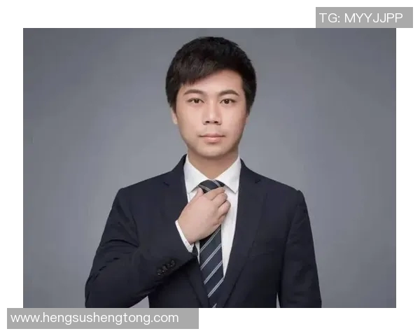 贾诚：在时代洪流中坚持自我与追求卓越的青年榜样